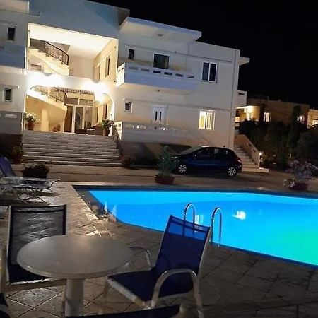 Michalis Litinas Apartments Agia Marina Eksteriør billede