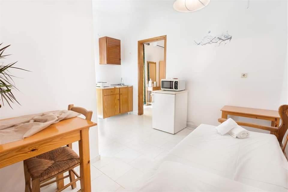 Michalis Litinas Apartments Agia Marina Eksteriør billede