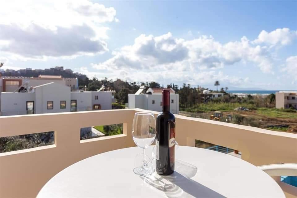 Michalis Litinas Apartments Agia Marina Eksteriør billede