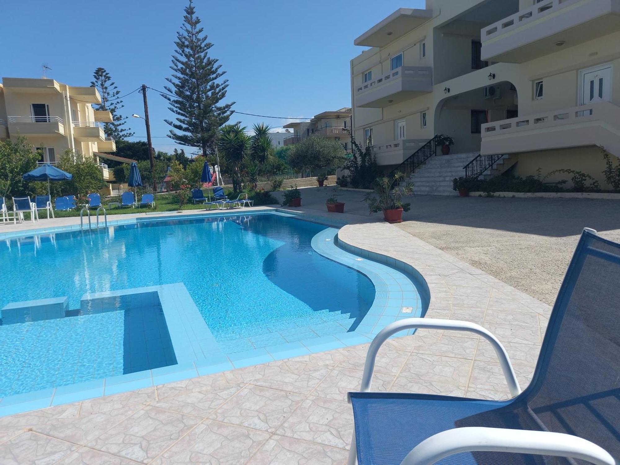 Michalis Litinas Apartments Agia Marina Eksteriør billede